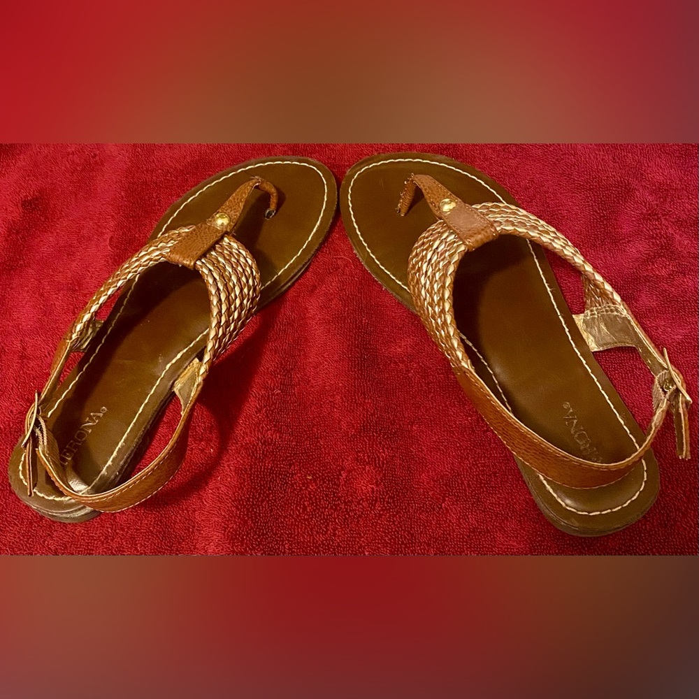 Merona EUC Sz: 7 Brown/Gold Braided Back Strap Flat Sandals